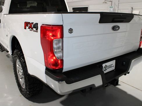 Used 2022 Ford F250 XLT w/ FX4 Off-Road Package image 16