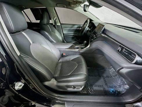 Used 2023 Toyota Camry XSE FWD image 12