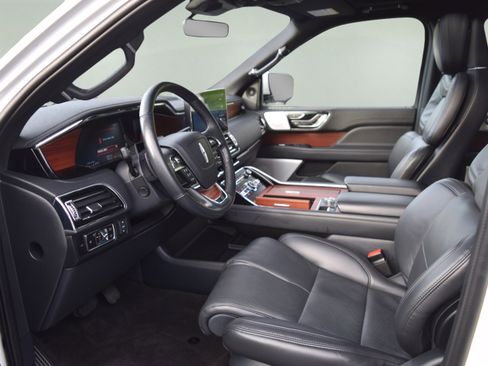 Used 2024 Lincoln Navigator L Reserve image 11