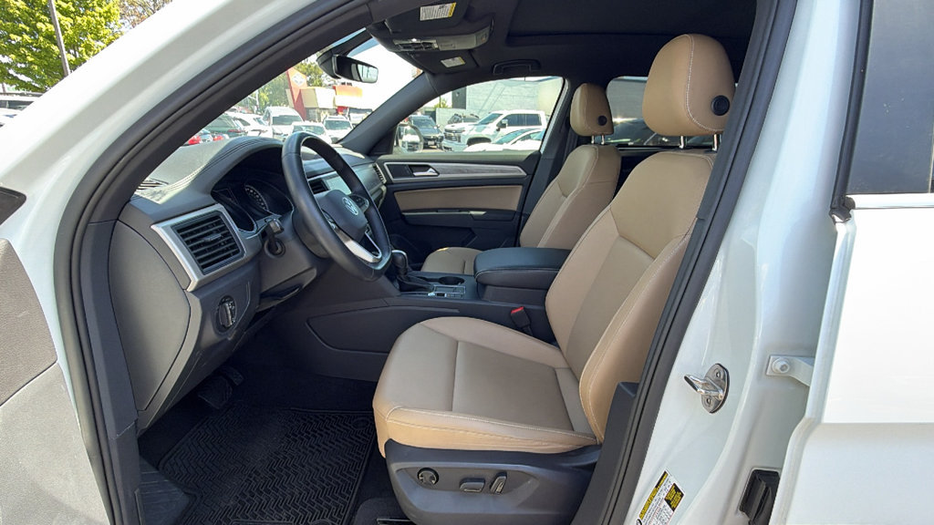 Used 2020 Volkswagen Atlas Cross Sport SE w/ Panoramic Sunroof Package FWD image 33