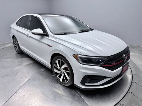 Used 2019 Volkswagen Jetta GLI Autobahn FWD image 3
