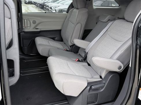 Certified 2024 Toyota Sienna LE image 18