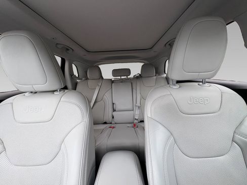 Used 2020 Jeep Cherokee Limited image 2