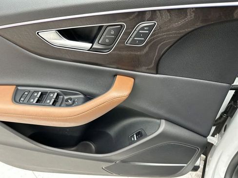 Used 2023 Audi Q8 Premium Plus image 13