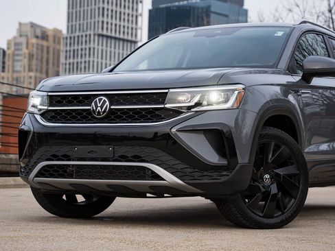 Used 2024 Volkswagen Taos SEL image 2