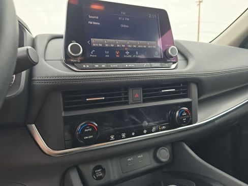 Used 2024 Nissan Rogue SV AWD/4WD image 19