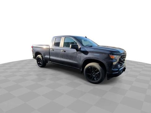 Used 2022 Chevrolet Silverado 1500 Custom image 2