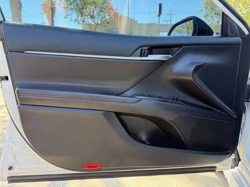 Used 2022 Toyota Camry SE image 19
