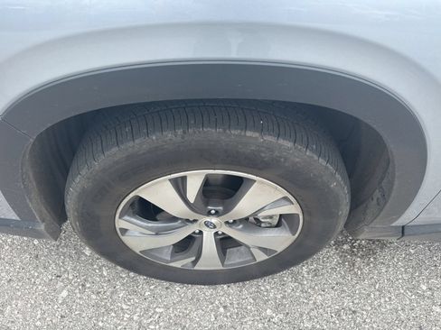 Certified 2024 Subaru Ascent Premium w/ Convenience Package AWD/4WD image 17