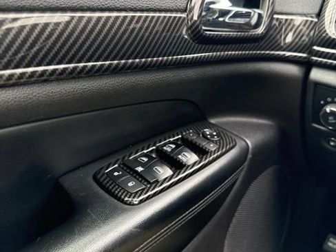 Used 2018 Jeep Grand Cherokee Limited AWD/4WD image 19
