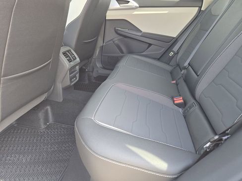 New 2026 Volkswagen Taos SE FWD image 22