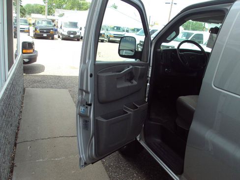 Used 2021 Chevrolet Express 3500 Extended w/ Driver Convenience Package RWD image 13