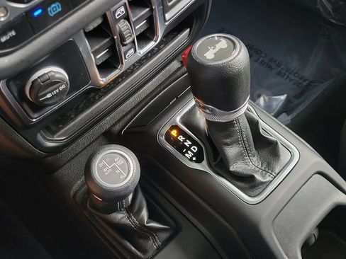 Used 2024 Jeep Wrangler Unlimited Sahara image 10