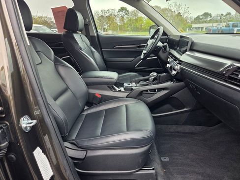 Used 2025 Kia Telluride S FWD image 28