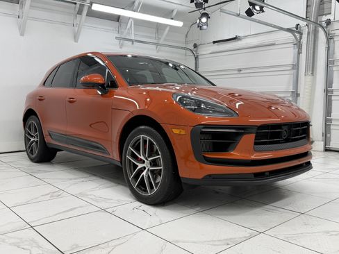 Certified 2024 Porsche Macan S AWD/4WD image 10