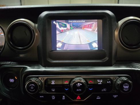 Used 2020 Jeep Gladiator Sport w/ Quick Order Package 24S AWD/4WD image 15