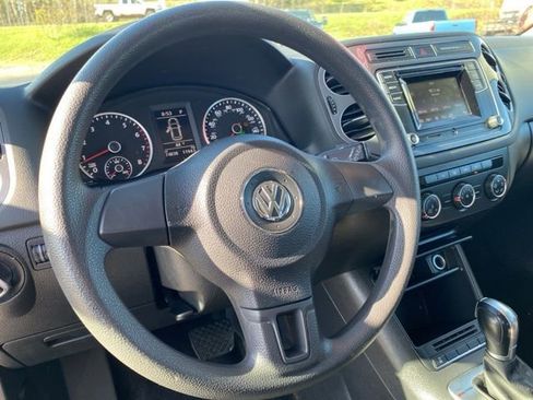 Used 2017 Volkswagen Tiguan Limited w/ Alloy Wheels Package AWD/4WD image 25