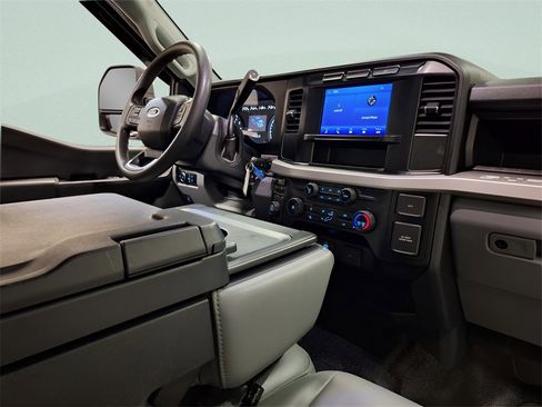 Used 2023 Ford F250 XL w/ XL Chrome Package image 25