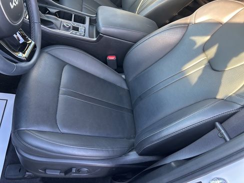 Certified 2024 Kia Sorento S w/ Panoramic Sunroof Package image 11