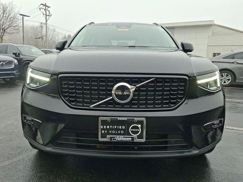 Certified 2023 Volvo XC40 B5 Plus w/ Climate Package image 2
