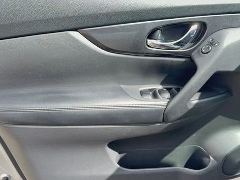 Used 2018 Nissan Rogue S FWD image 9
