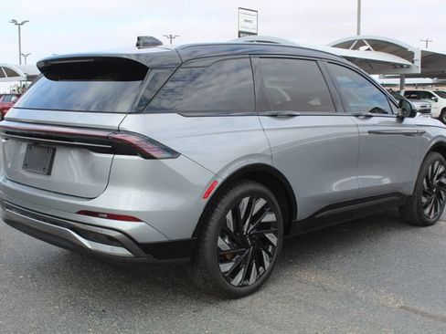 Used 2025 Lincoln Nautilus Reserve w/ Jet Appearance Package AWD/4WD image 3