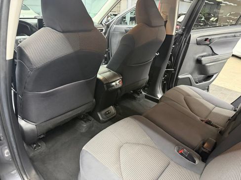 Used 2020 Toyota Highlander LE FWD image 40