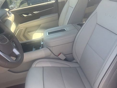 Used 2024 GMC Yukon Denali w/ Denali Reserve Package AWD/4WD image 17