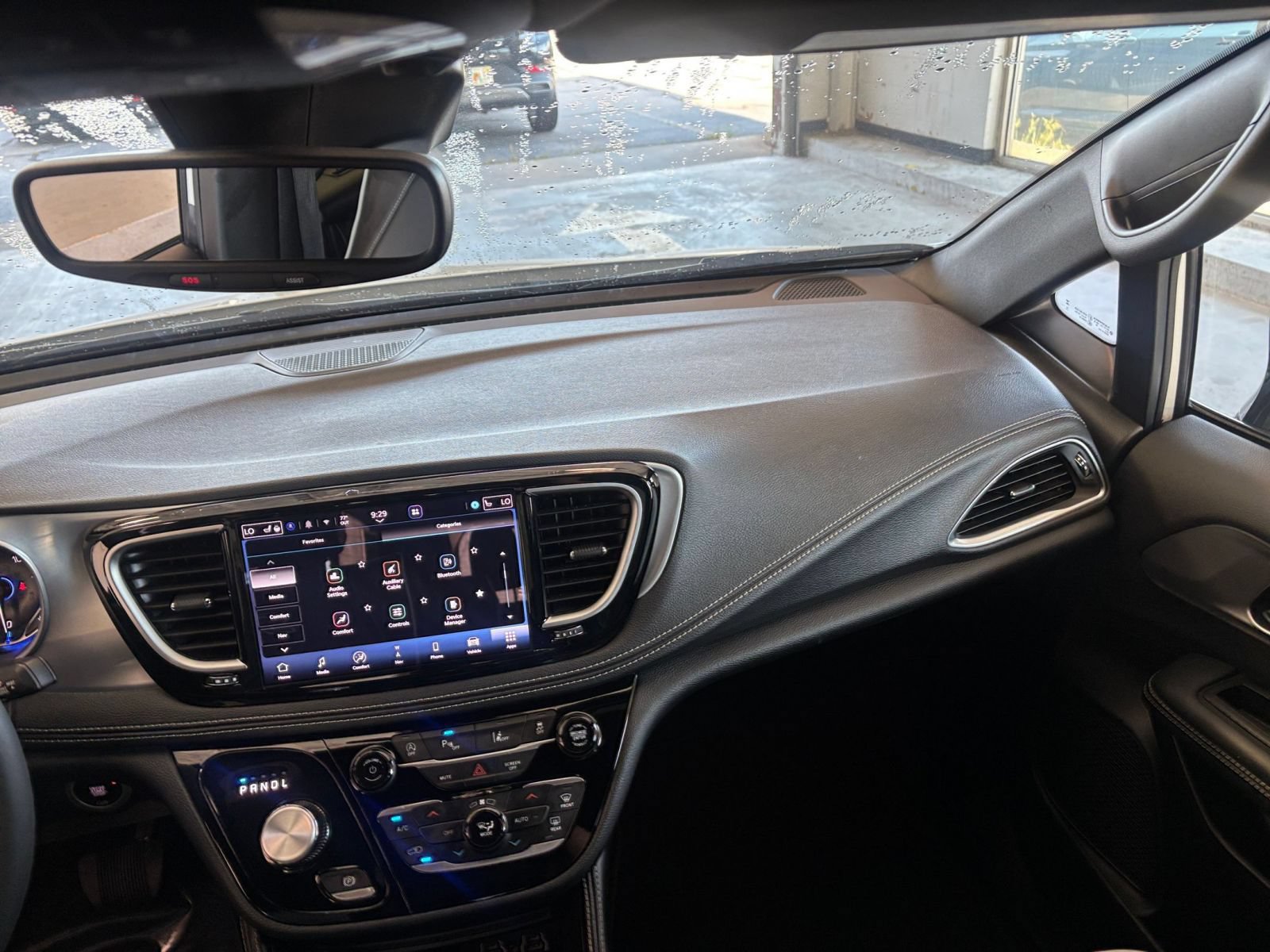 Used 2025 Chrysler Pacifica Limited FWD image 39