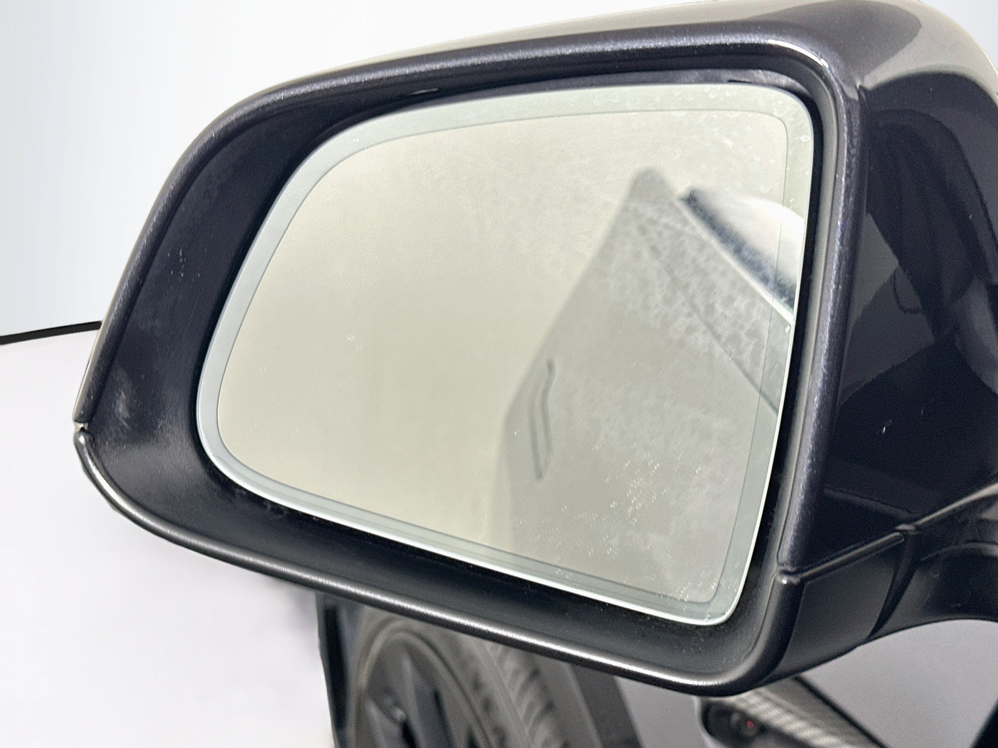 Used 2024 Tesla Model Y Long Range AWD/4WD image 16