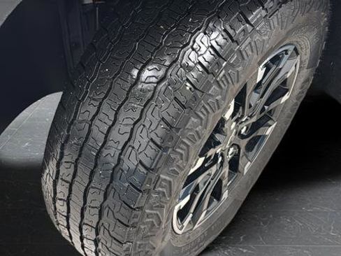 Used 2025 Chevrolet Traverse Z71 w/ Enhanced Driving Package image 31