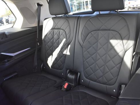 Used 2024 BMW X7 xDrive40i image 17