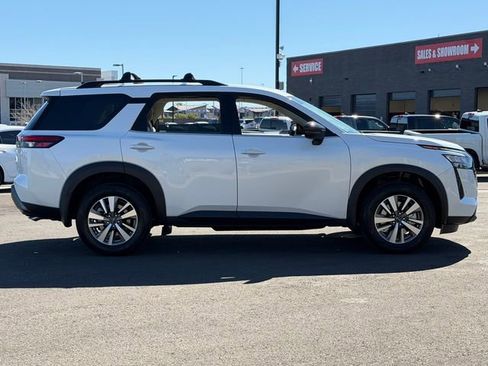 New 2026 Nissan Pathfinder SL image 7