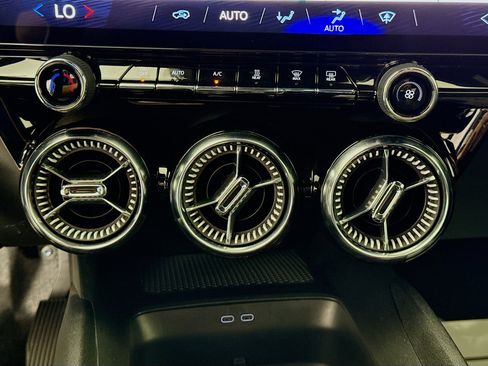 Used 2025 Chevrolet Blazer EV LT image 16