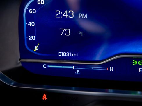 Used 2022 Chevrolet Suburban LT w/ Luxury Package image 13