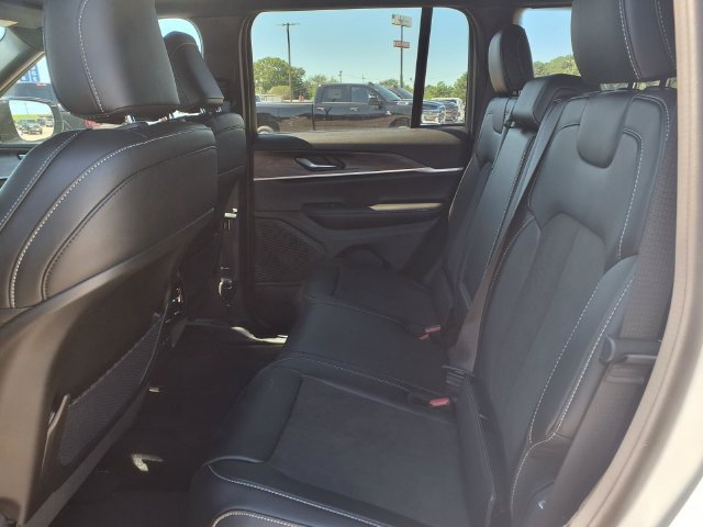 New 2027 Jeep Grand Cherokee Altitude RWD image 19