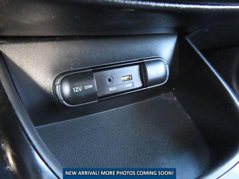 Used 2016 Kia Soul Base image 11