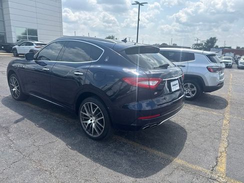 Used 2018 Maserati Levante GranLusso AWD/4WD image 3