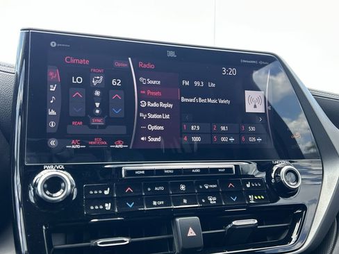 Used 2021 Toyota Highlander Limited FWD image 23