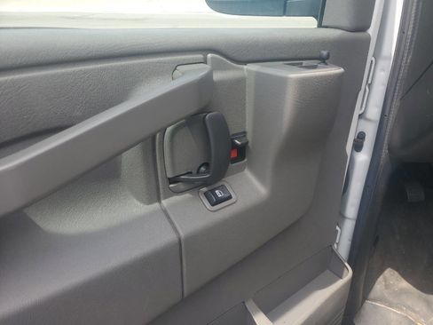 Used 2021 Chevrolet Express 2500 RWD image 12