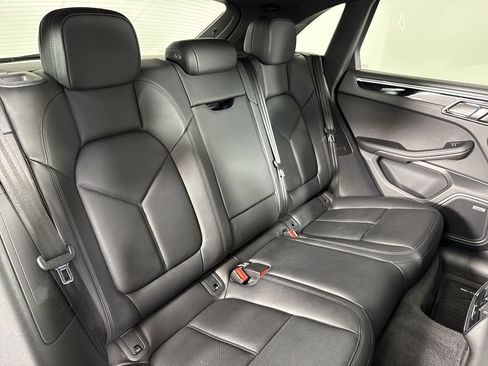 Certified 2025 Porsche Macan S image 23