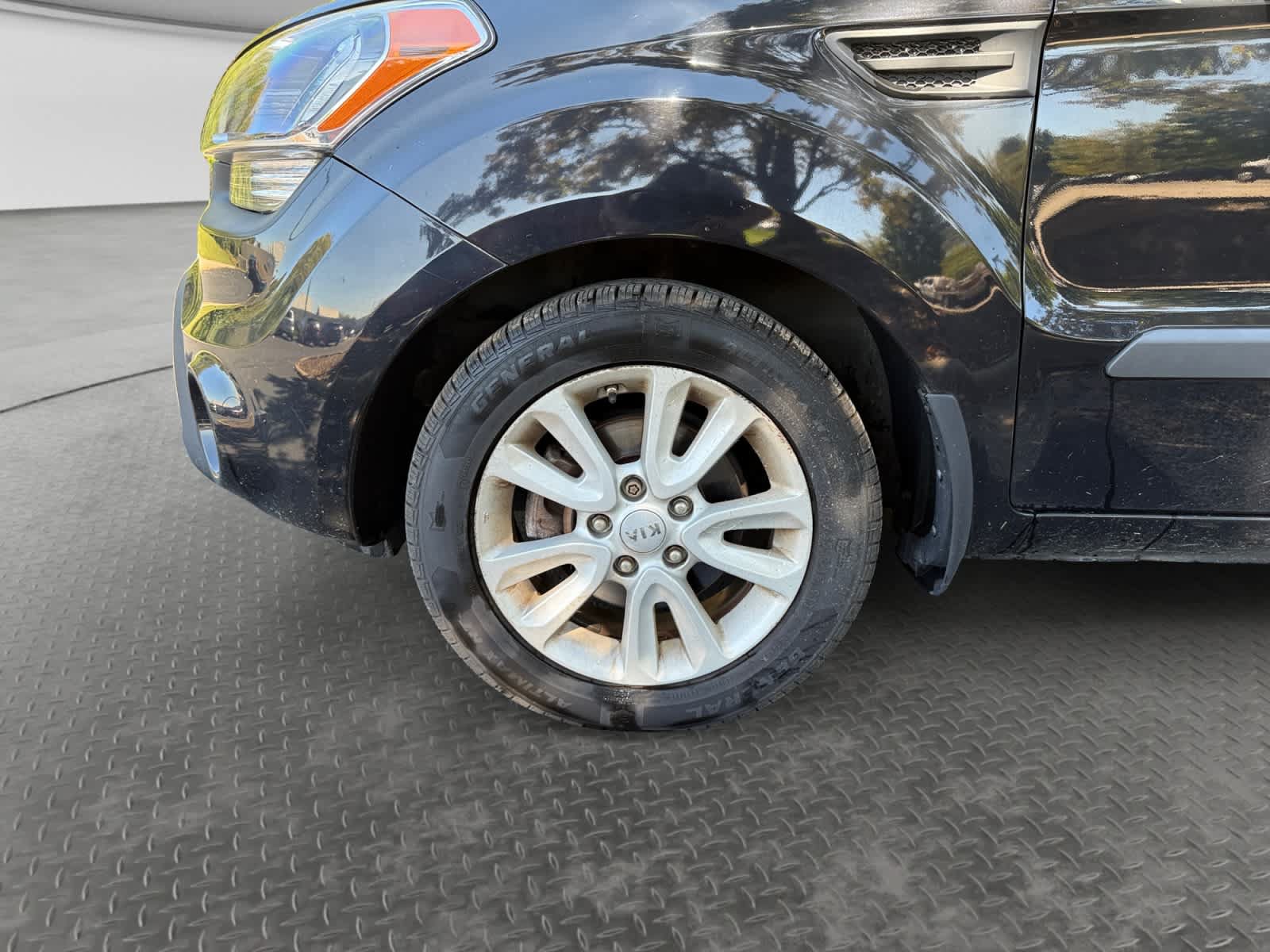 Used 2013 Kia Soul + w/ Audio Pkg FWD image 8