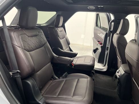 Used 2025 Ford Explorer Platinum w/ LUX Leather Package AWD/4WD image 18