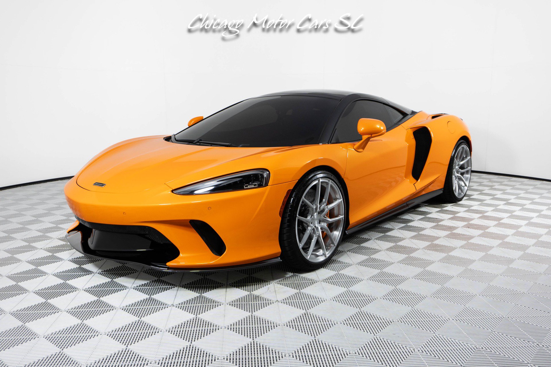 Used 2023 McLaren GT RWD image 2