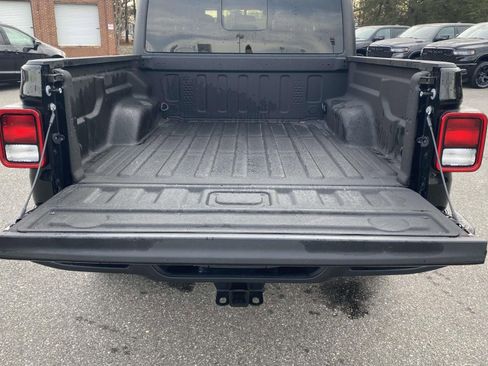 Used 2023 Jeep Gladiator Sport image 9