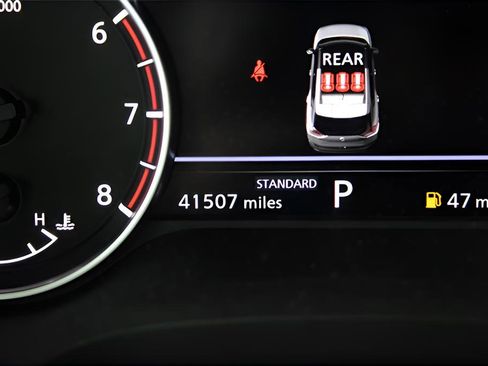 Used 2023 Nissan Rogue SL w/ SL Premium Package image 16