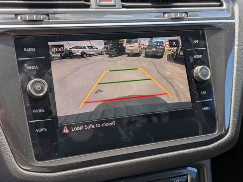 Used 2021 Volkswagen Tiguan SE w/ Panoramic Sunroof Package AWD/4WD image 23