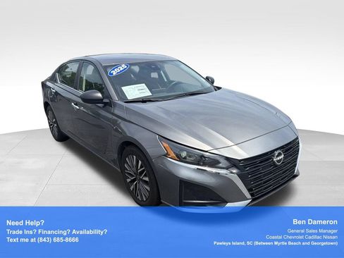 Used 2025 Nissan Altima 2.5 SV FWD image 11