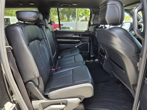 Used 2024 Jeep Wagoneer L Series II RWD image 21