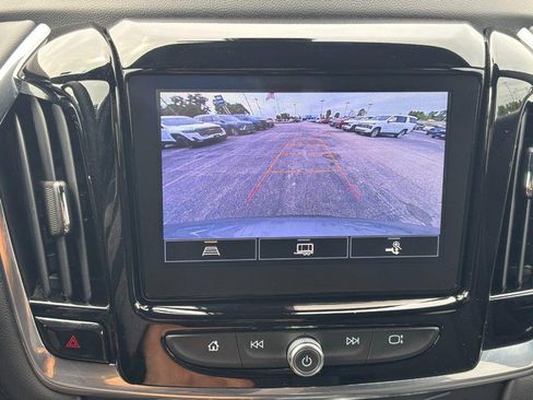 Certified 2023 Chevrolet Traverse LT FWD image 24